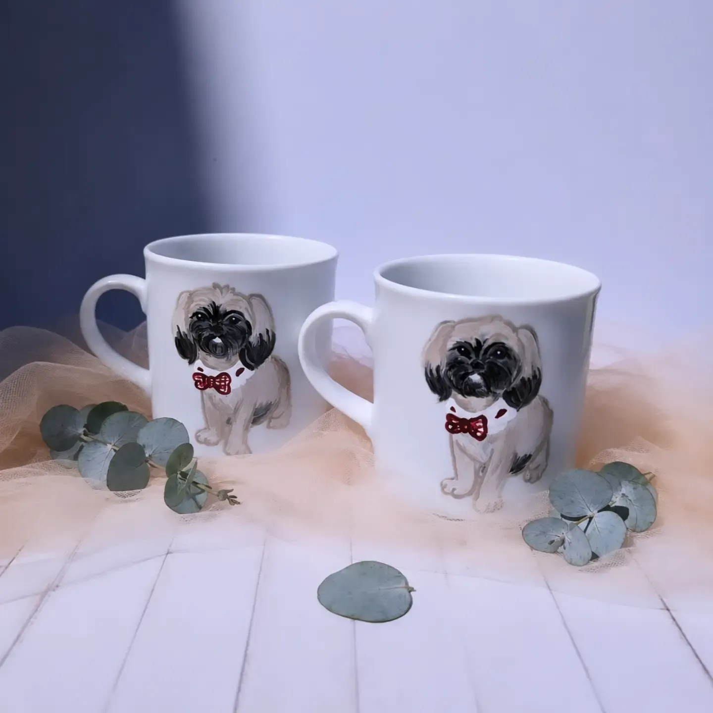 Piesek z muszką — rękodzieło: porcelana