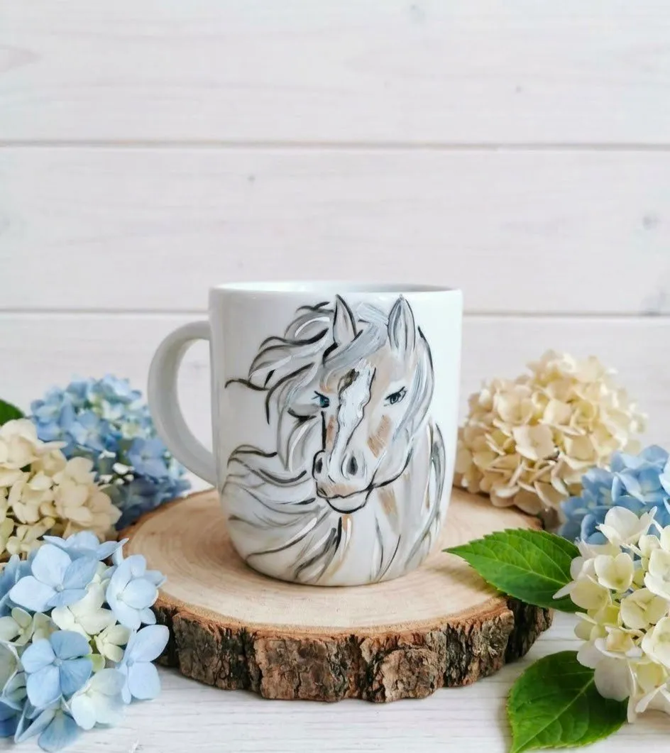 Biały koń — rękodzieło: porcelana
